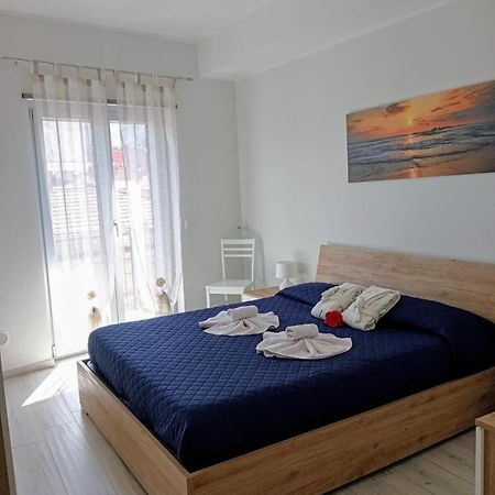 Appartamento Moderno In Centro Citta Сант'Агата-ді-Мілітелло Екстер'єр фото