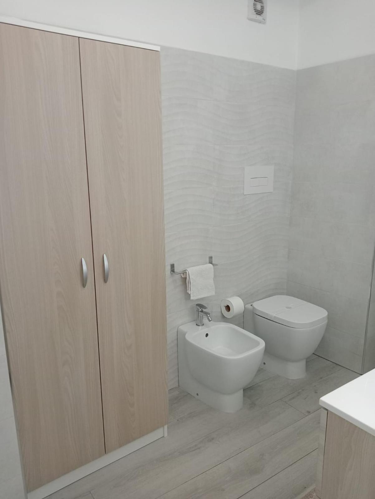 Appartamento Moderno In Centro Citta Сант'Агата-ді-Мілітелло Екстер'єр фото
