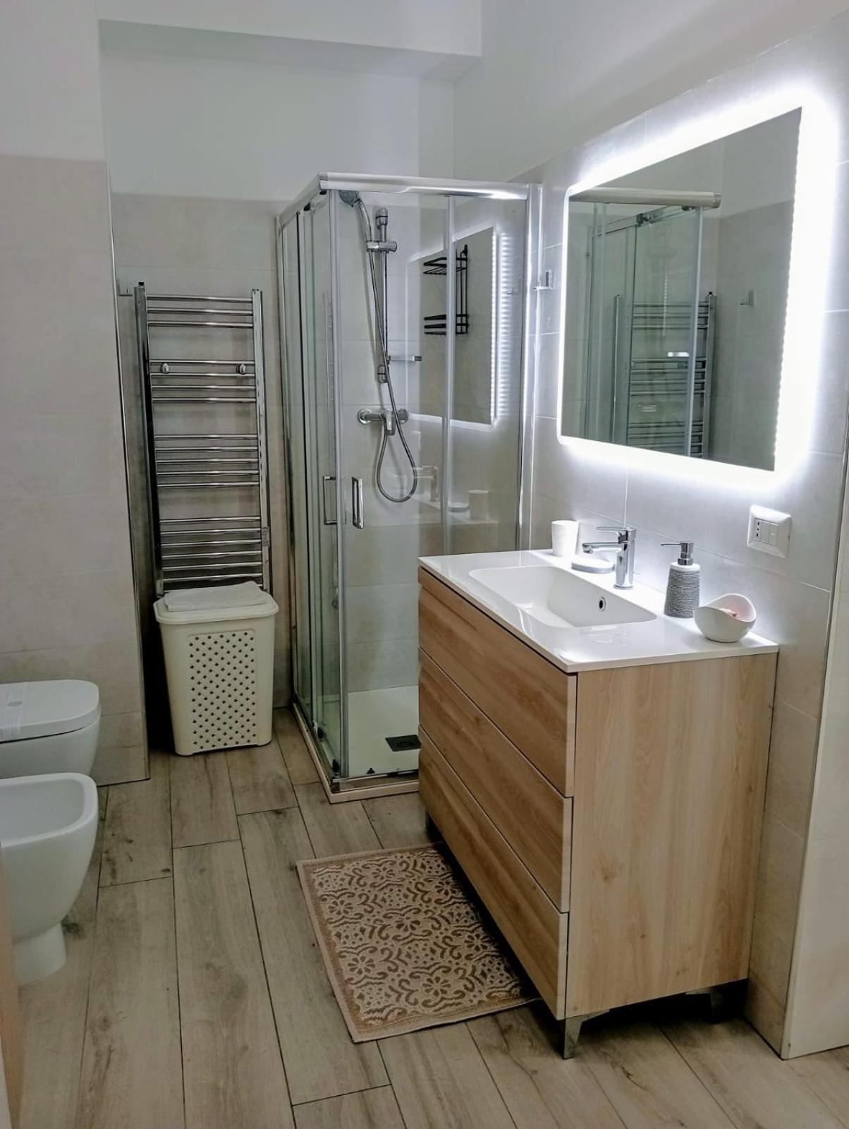 Appartamento Moderno In Centro Citta Сант'Агата-ді-Мілітелло Екстер'єр фото