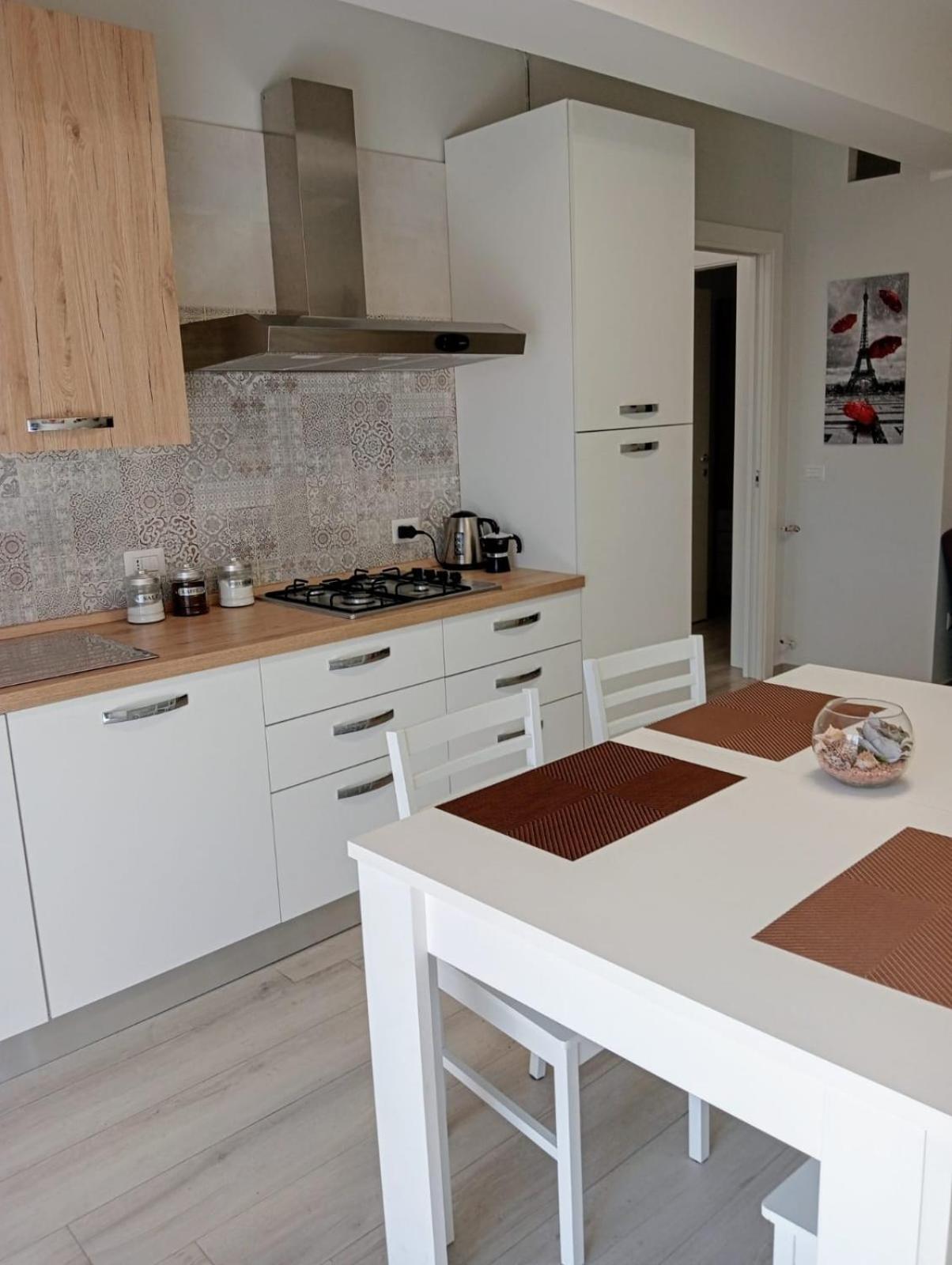 Appartamento Moderno In Centro Citta Сант'Агата-ді-Мілітелло Екстер'єр фото